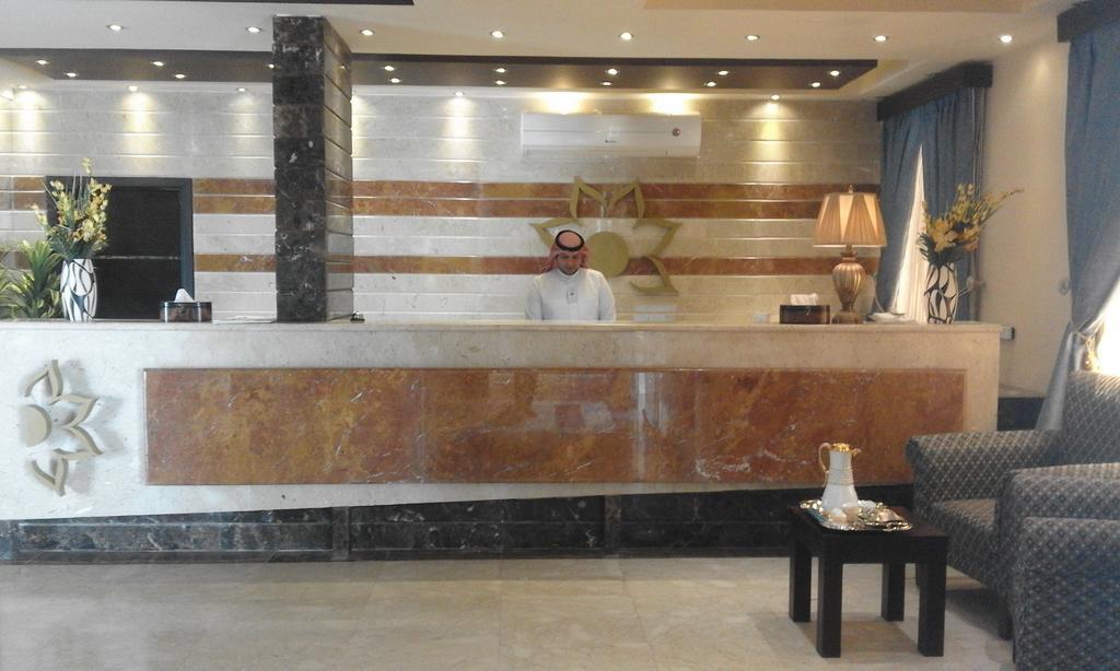 Al Bustan Crown Hotel 2 Arar Ngoại thất bức ảnh