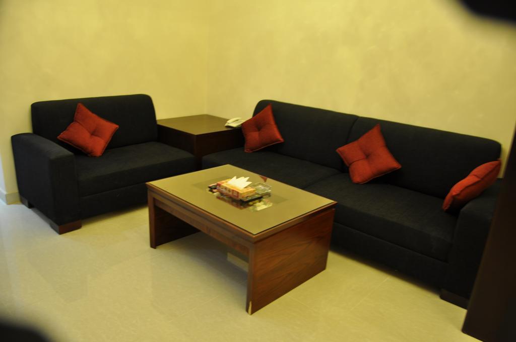 Al Bustan Crown Hotel 2 Arar Ngoại thất bức ảnh