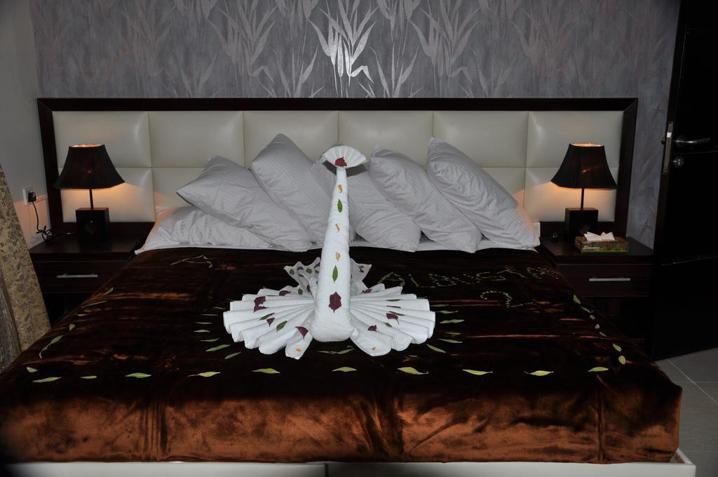 Al Bustan Crown Hotel 2 Arar Phòng bức ảnh